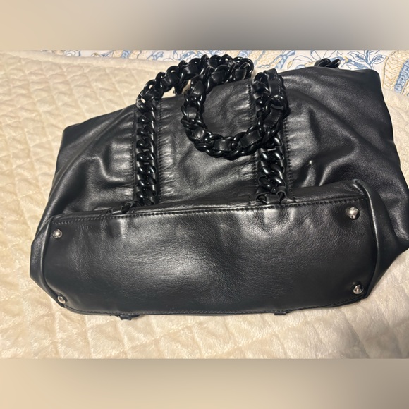 Circa 2005-2006 Authentic Chanel Tote Bag - Picture 4 of 7